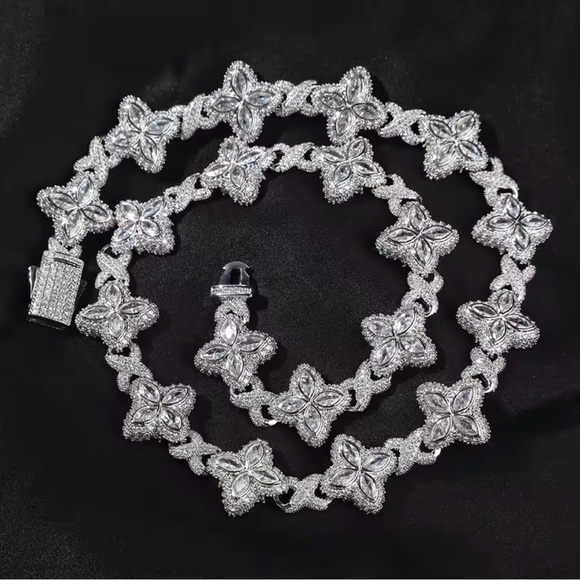 Icy clover necklace 20inch - Picture 5 of 8